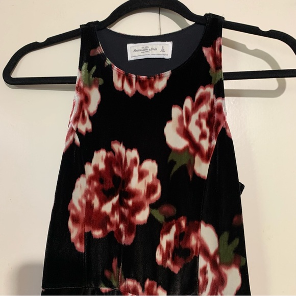 Abercrombie & Fitch Black Floral Velvet Fit & Flare Dress - Picture 2 of 9